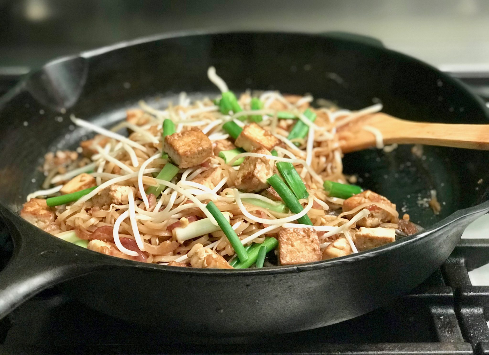 pad thai delicious & easy vegan recipe
