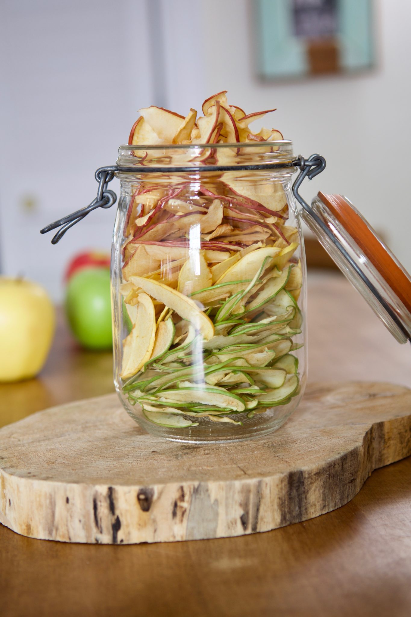 Dehydrated apples