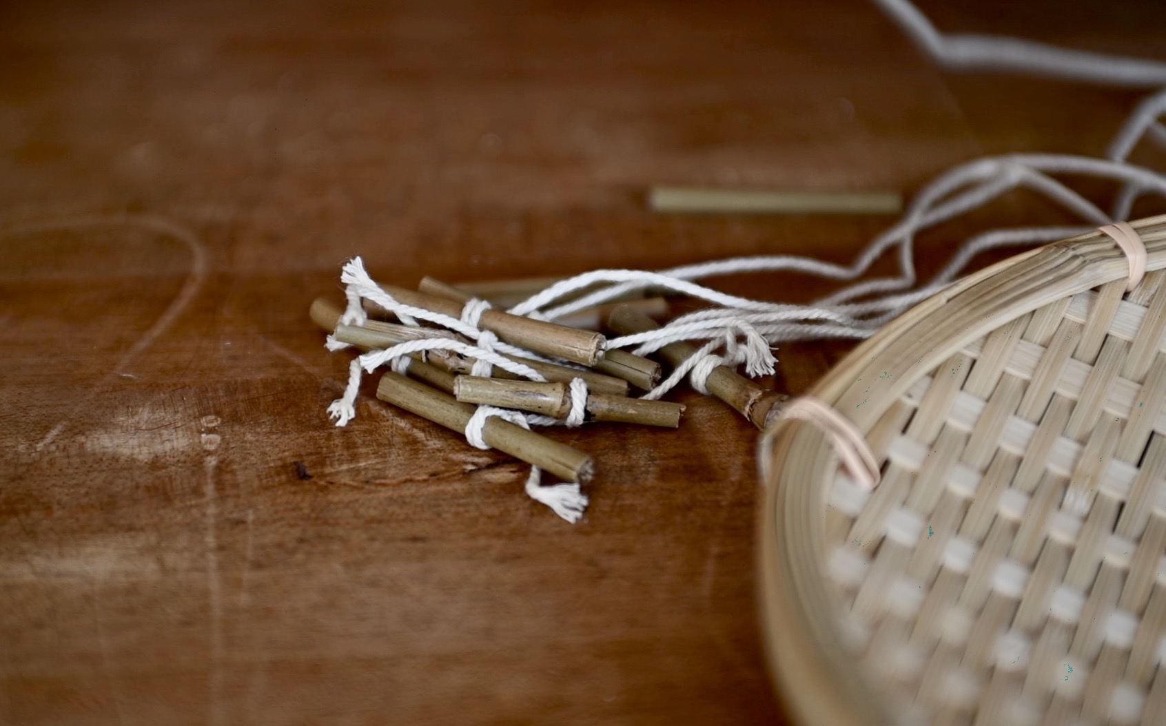 string with stick ends