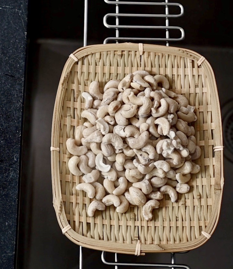 drain the cashews and let the water