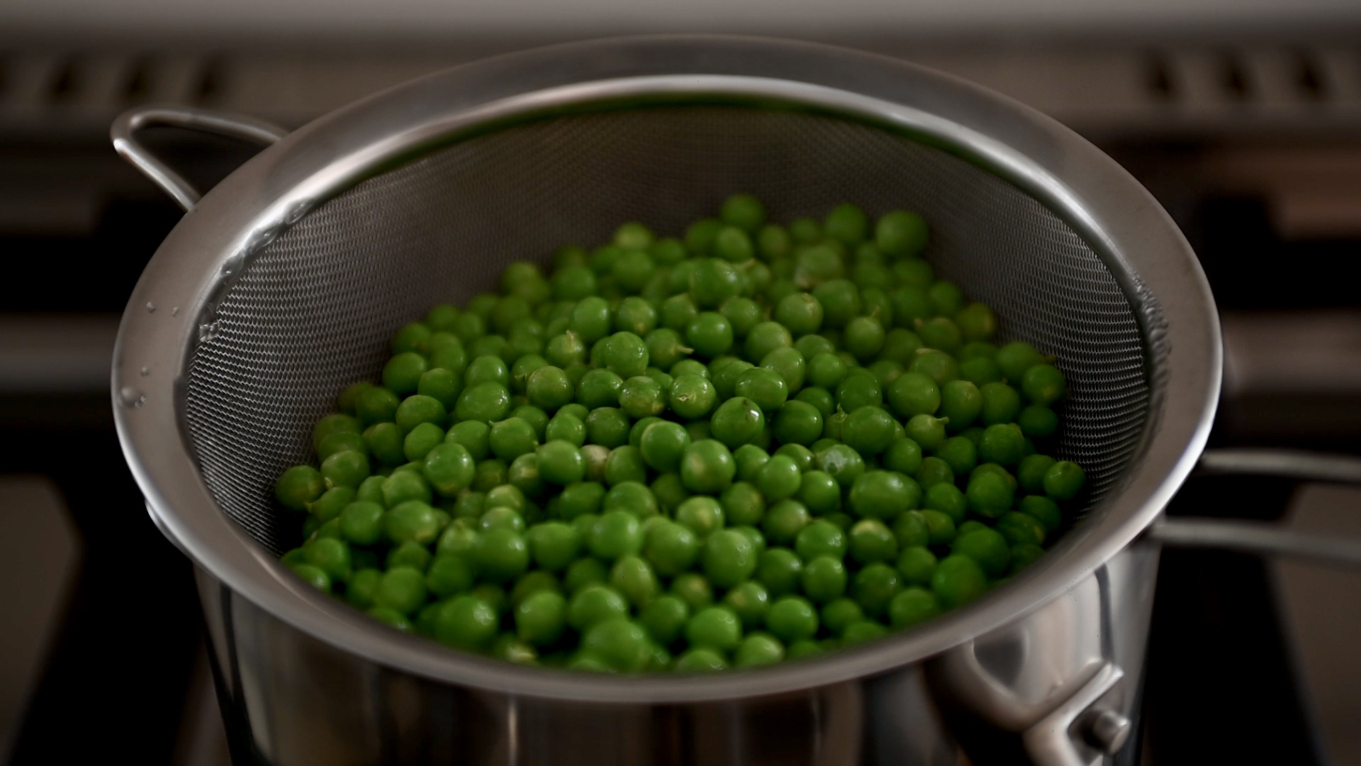 steamed green peas