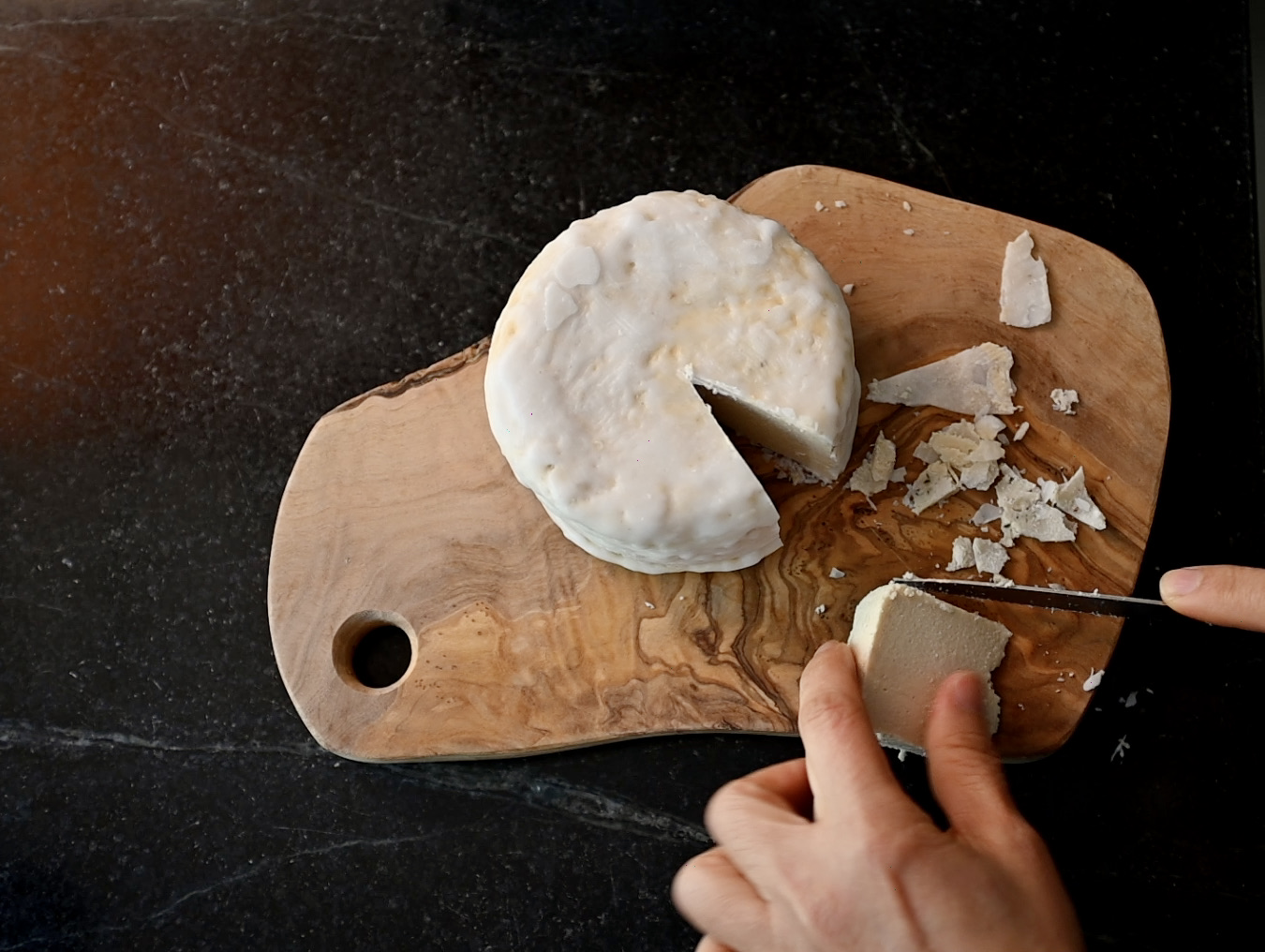 cut the coconut wax from the cheese